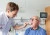 Arts-onderzoeker Wout van den Berg neemt wangslijm af voor de point of care test