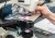 mohs operatie dermatoloog bekijkt de vriescoupes met microscoop 2