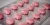 Een pillenstrip met roze pillen